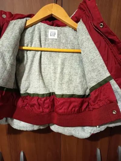 Chaqueta infantil roja acolchada - miniatura 5