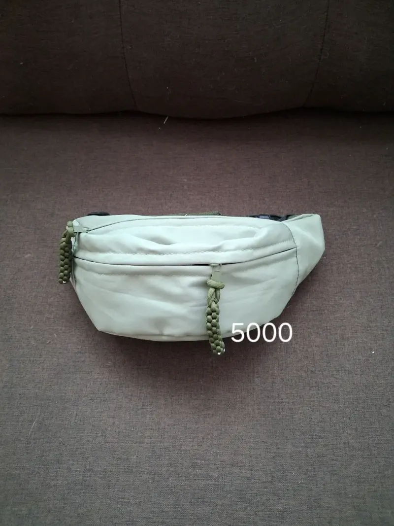 Suéter tejido beige con patrón calado - 4