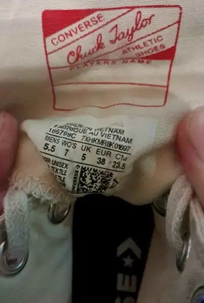 Zapatillas deportivas negras y blancas - miniatura 2
