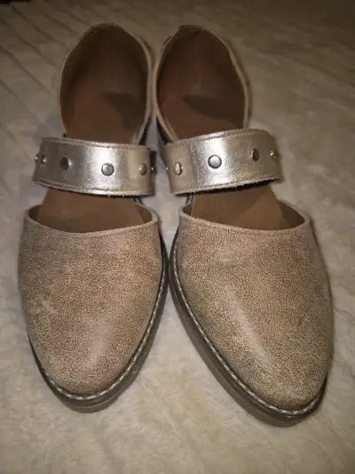 Zapatos beige - miniatura 2