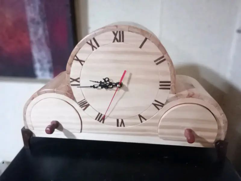 Reloj de madera artesanal - 1