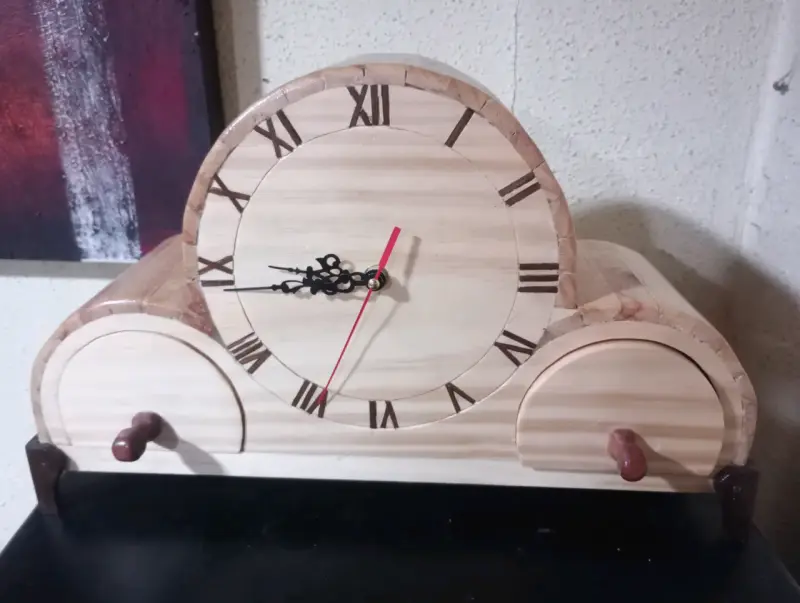 Reloj de madera artesanal - 2