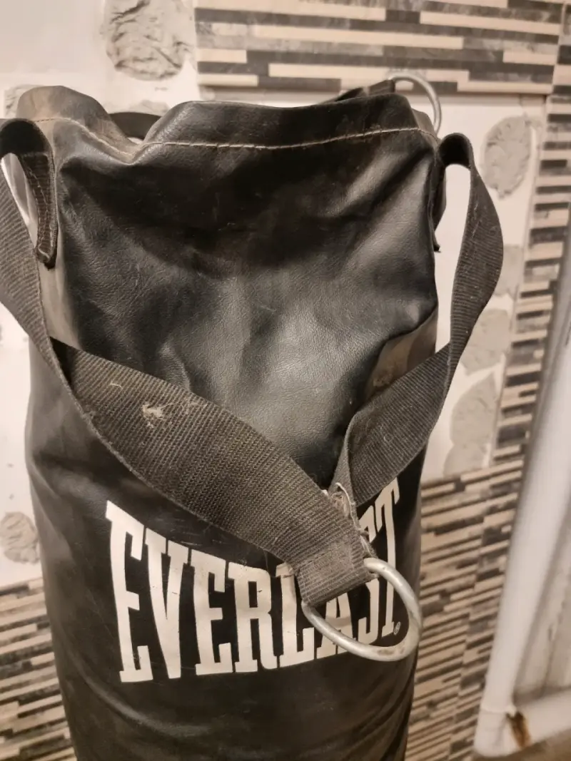 Saco de boxeo Everlast negro - 2