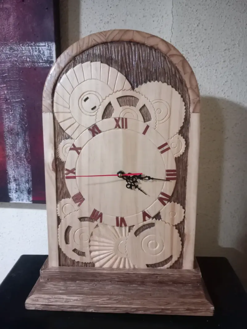 Reloj de madera decorativo - 1