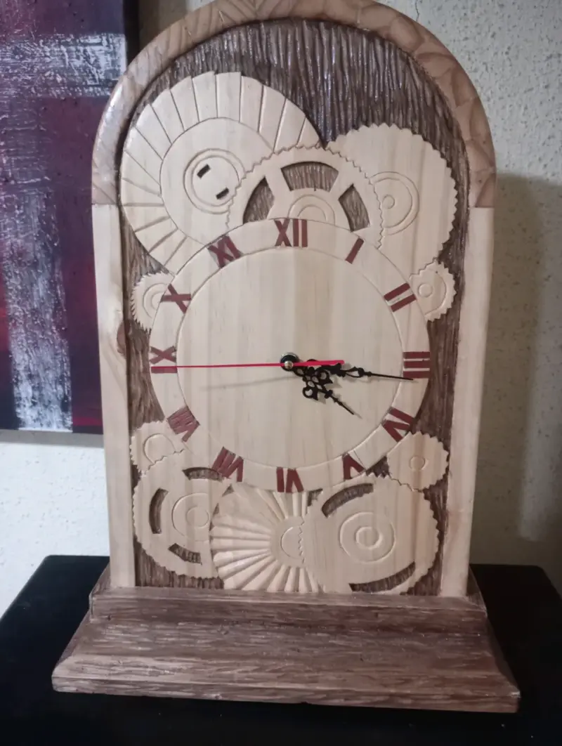 Reloj de madera decorativo - 2
