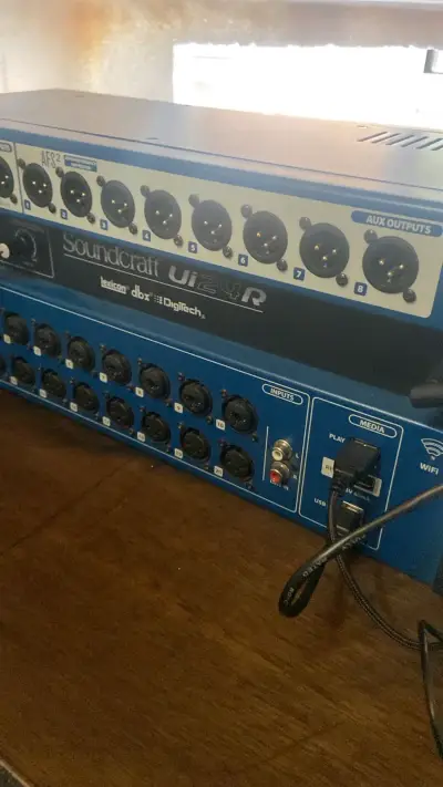 Consola de audio Soundcraft - miniatura 2