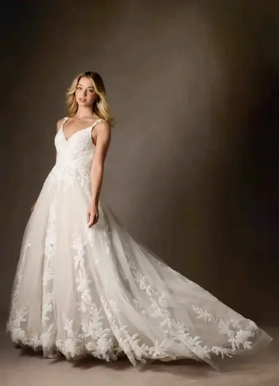 Vestido de novia con encaje - miniatura 1