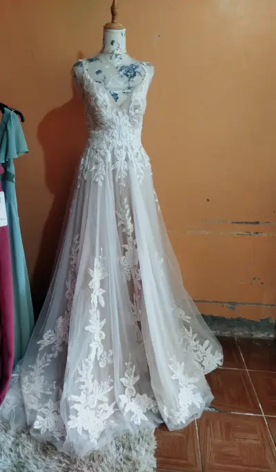 Vestido de novia con encaje - miniatura 4