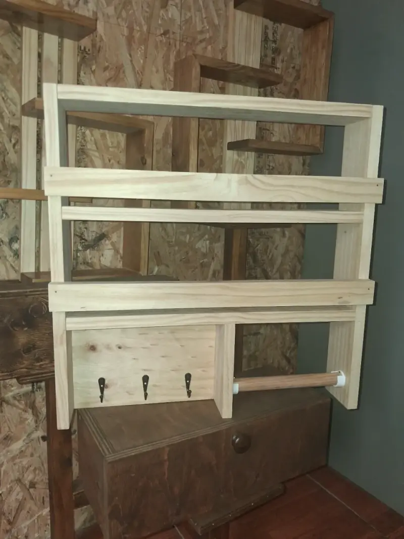 Porta rollo madera con repisa - 1