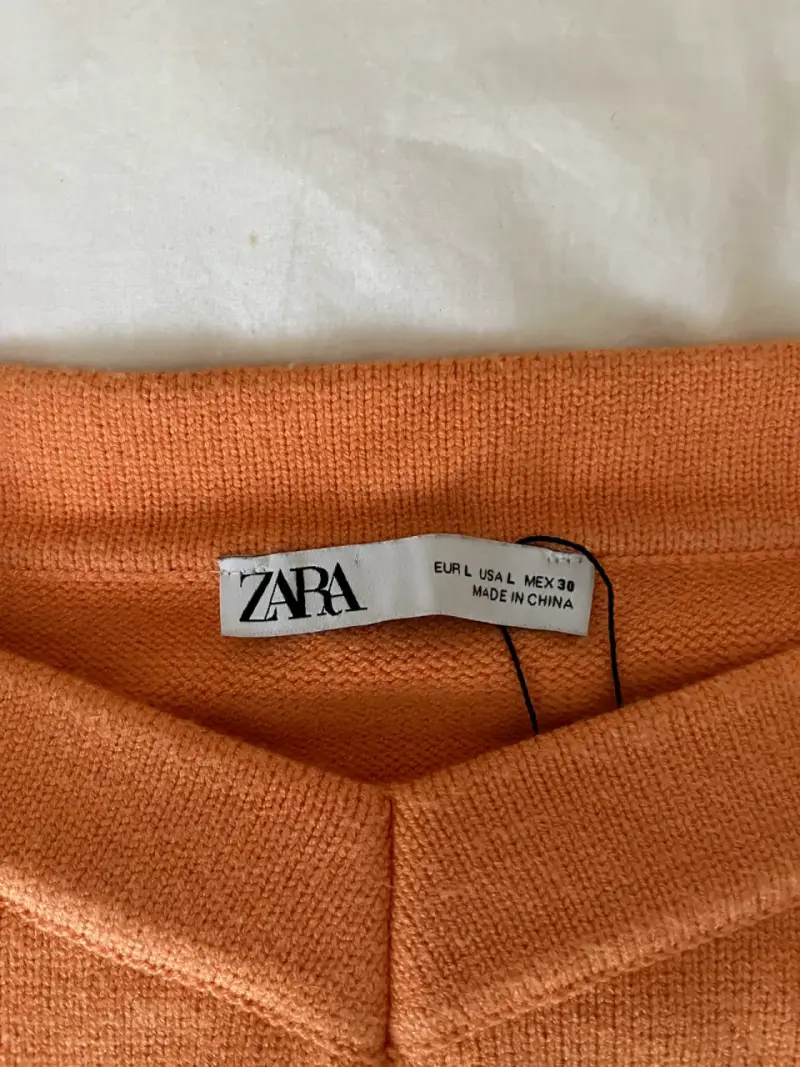 Suéter naranja con tirantes - 2