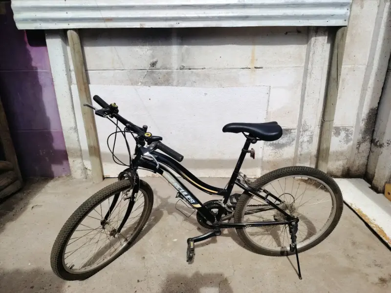 Bicicleta MTB negra usada - 3