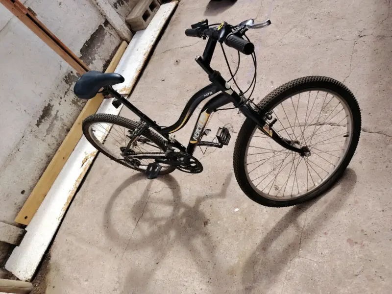 Bicicleta MTB negra usada - 4
