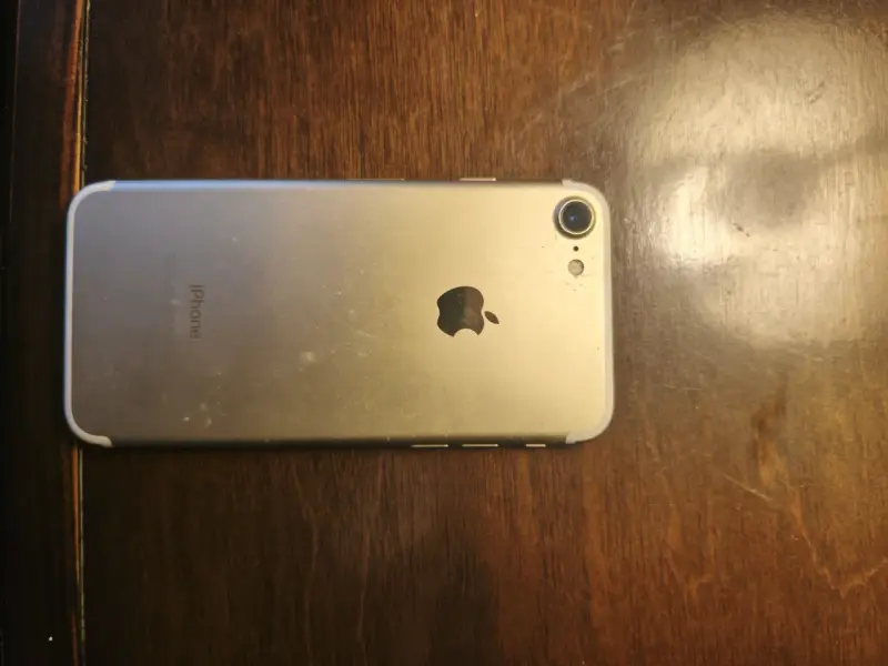 iPhone 7 dorado en buen estado - 1