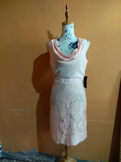 Vestido de encaje rosa suave - miniatura 1