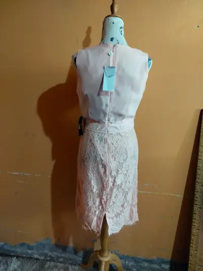 Vestido de encaje rosa suave - miniatura 2