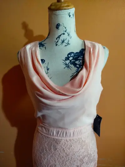 Vestido de encaje rosa suave - miniatura 3