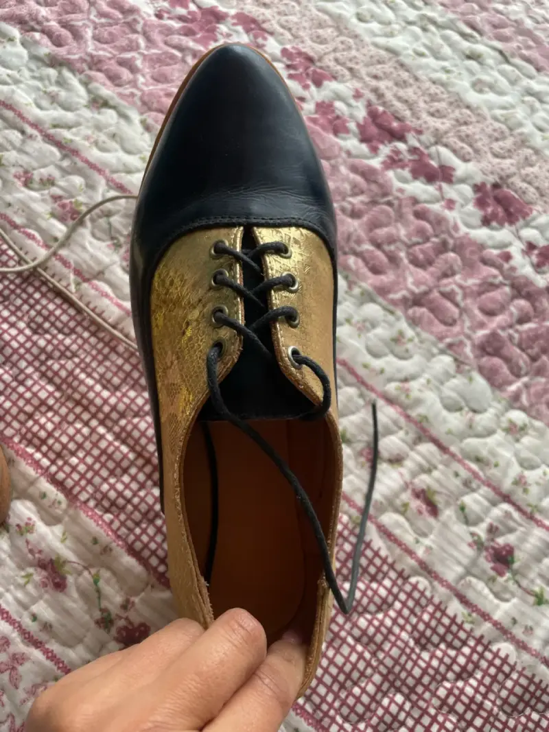 Zapatos de charol dorado y negro - 1