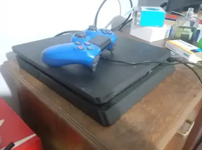 Consola de videojuegos con control - miniatura 2