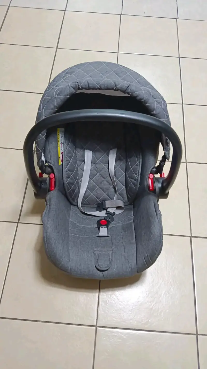 Silla de auto para bebé gris - 2