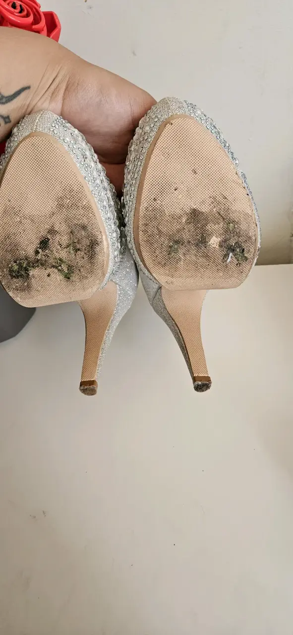Zapatos plateados con detalles de piedreria - 4