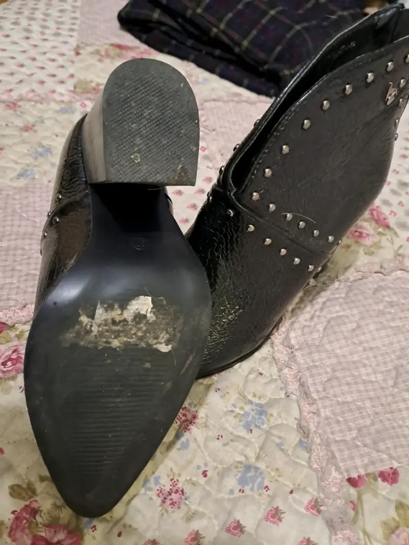 Botines negros con tachas - 2