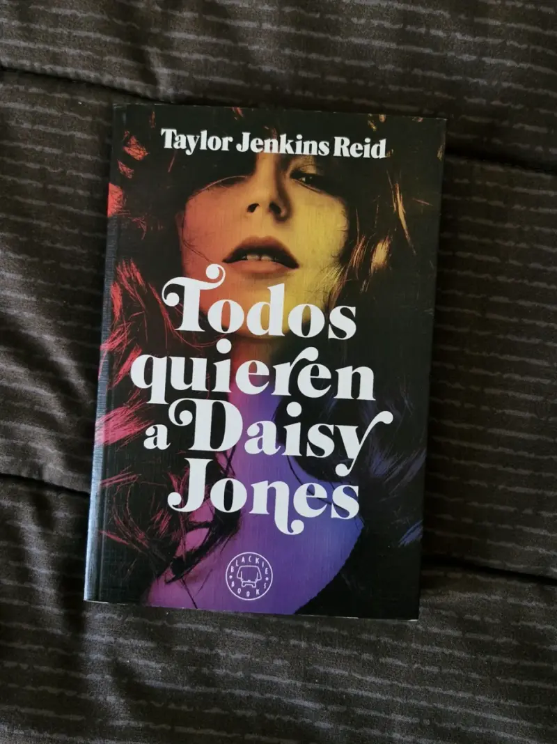 Libro 'Todos quieren a Daisy Jones'