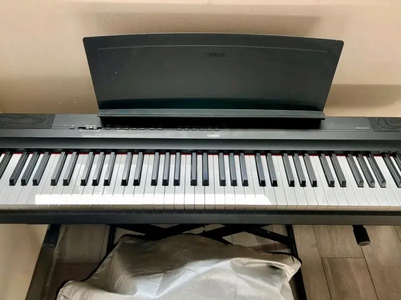 Piano digital Yamaha negro - 3