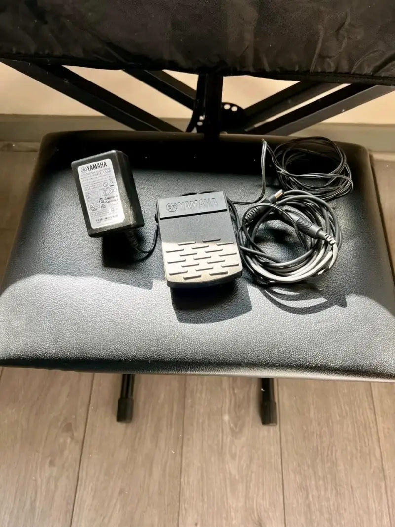 Piano digital Yamaha negro - 5