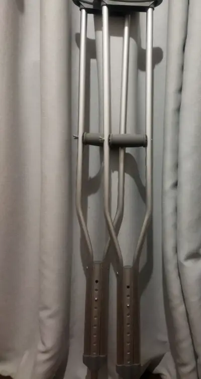 Muletas ajustables de aluminio - miniatura 1