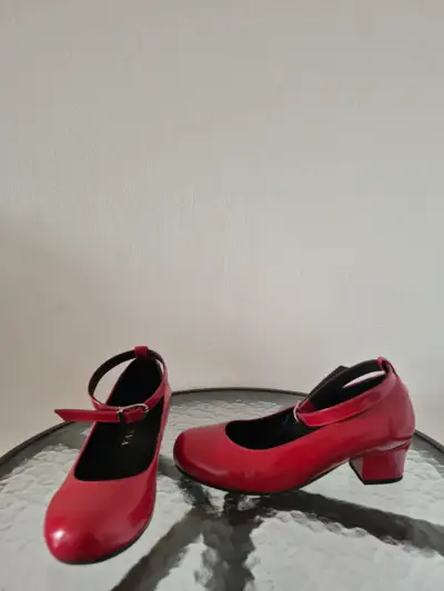 Zapatos de cuero rojos de tacón medio - miniatura 2