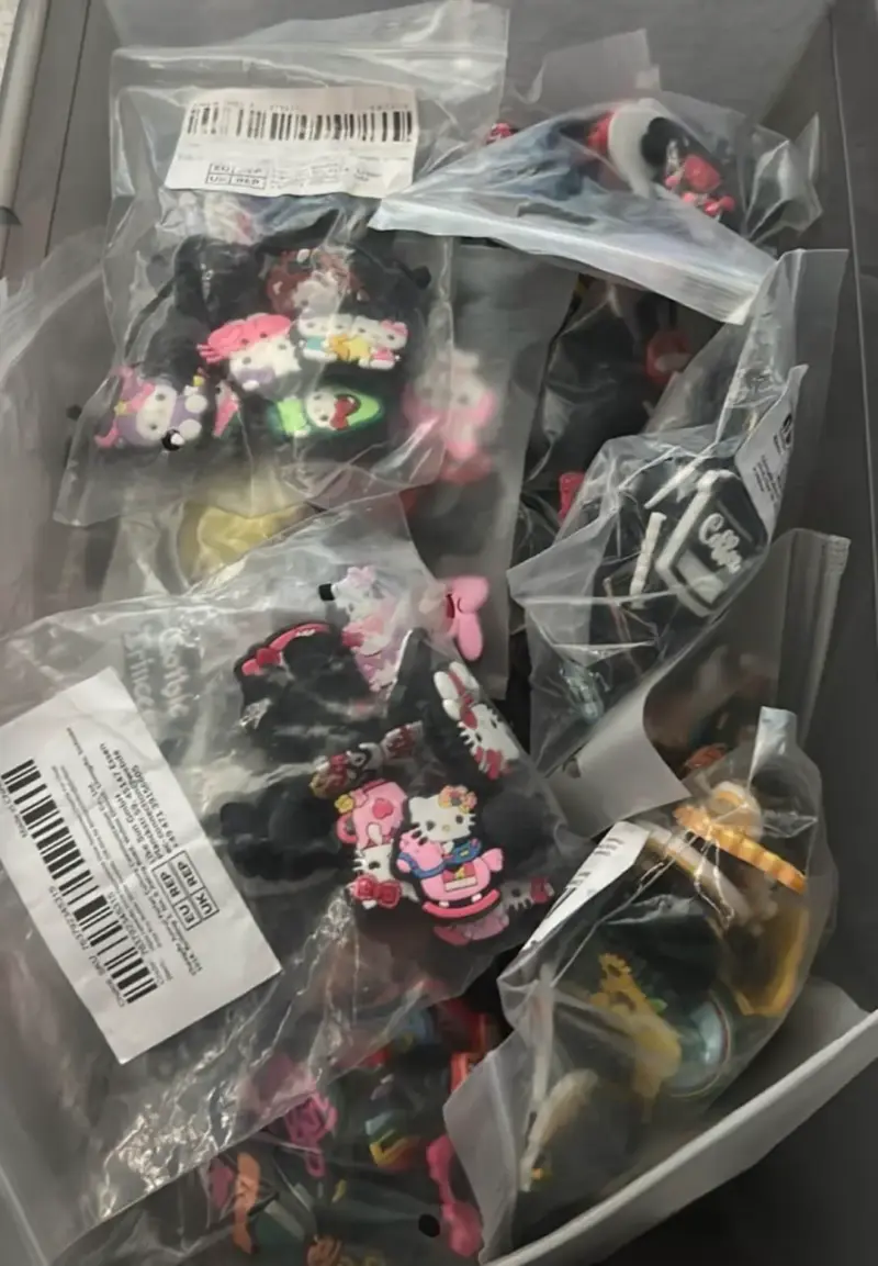 Remate por mayor 20 packs Charms Pins Crocs - 6
