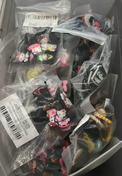 Remate por mayor 20 packs Charms Pins Crocs - miniatura 6