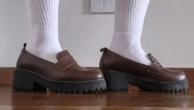 Zapatos mocasines de cuero café - miniatura 2