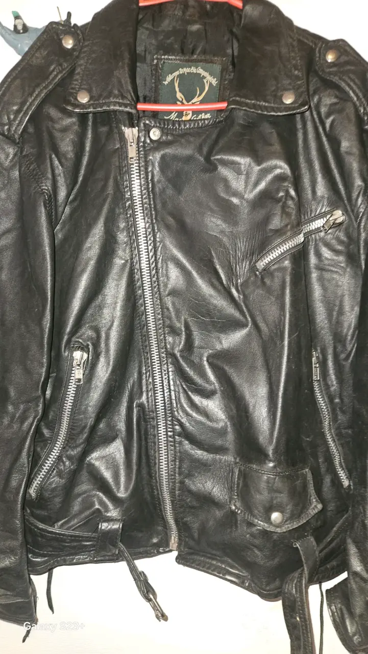 Chaqueta de cuero negra - 1