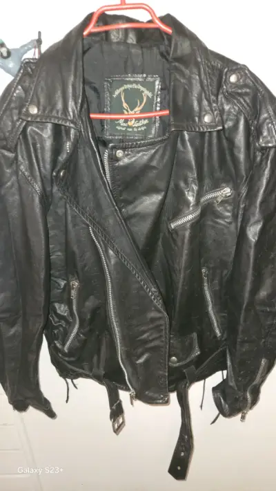Chaqueta de cuero negra - miniatura 3