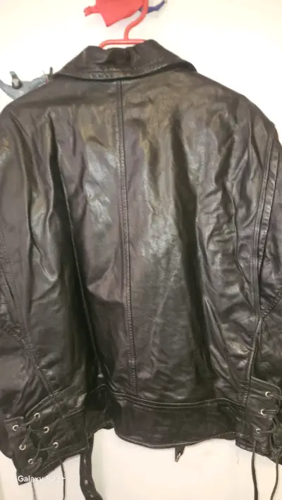 Chaqueta de cuero negra - miniatura 4