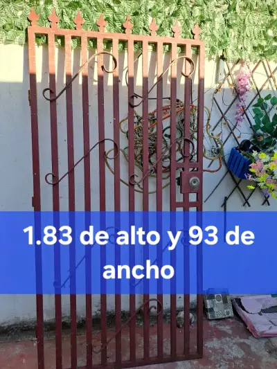 Portón de fierro 1.83m x 93cm - miniatura 1