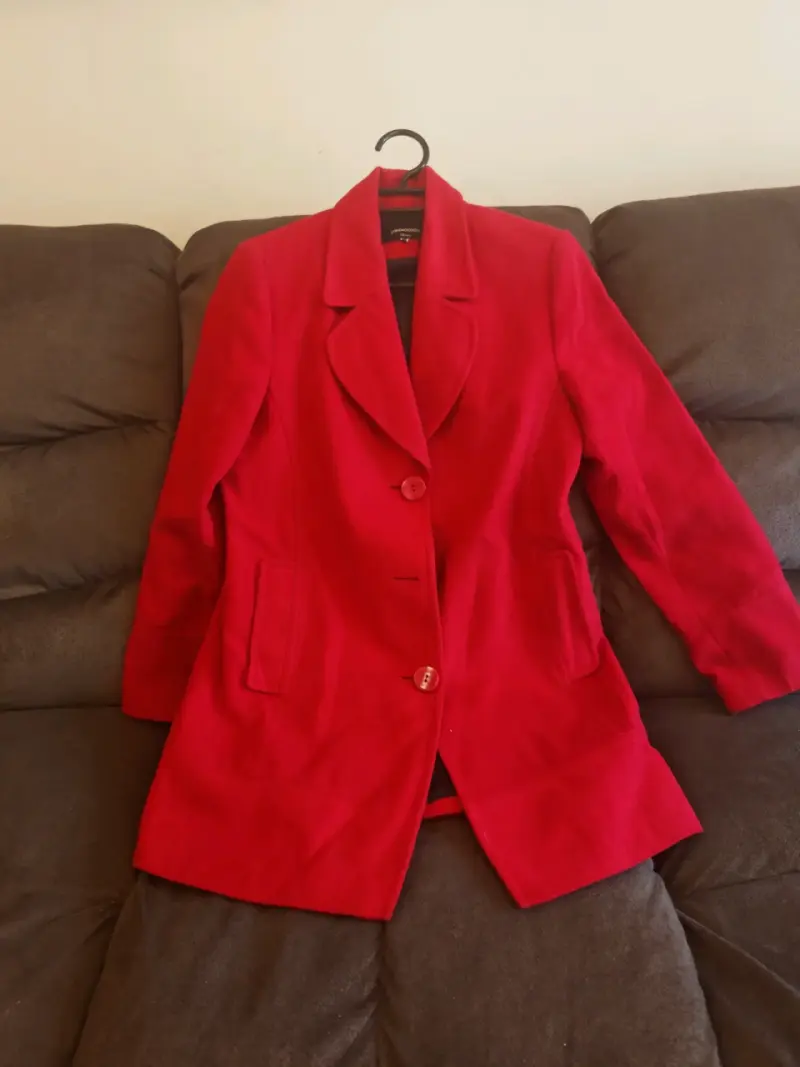 Abrigo rojo elegante - 1
