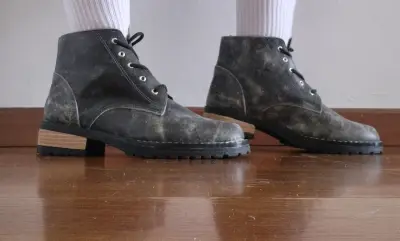 Botines gris de cuero estilo casual - miniatura 1