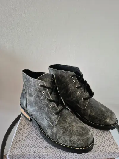 Botines gris de cuero estilo casual - miniatura 2