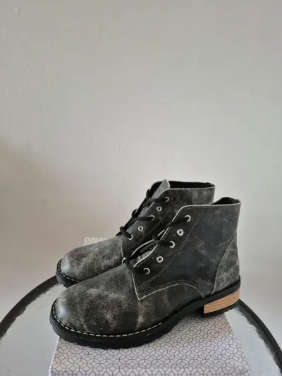 Botines gris de cuero estilo casual - miniatura 3