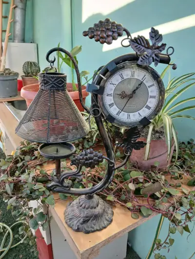 Reloj de mesa decorativo - miniatura 1