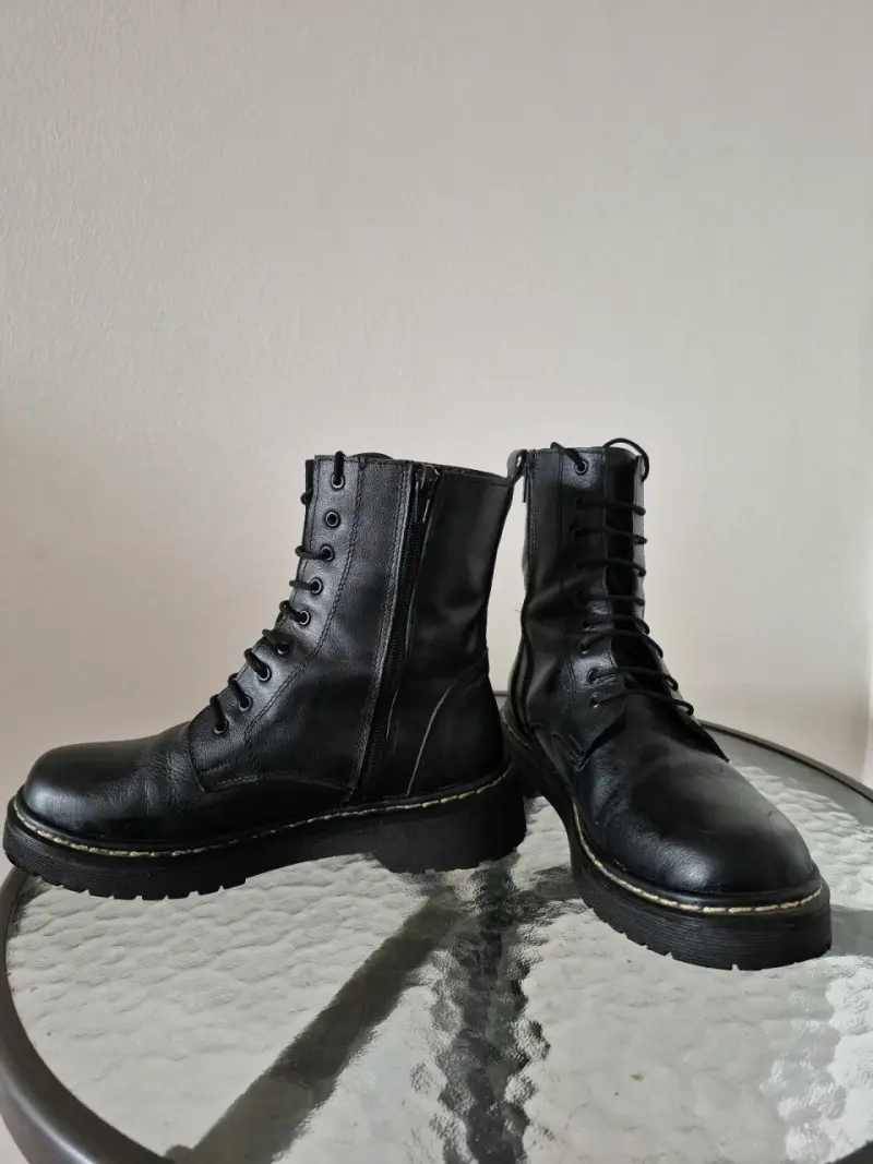 Botas negras de cuero - 2