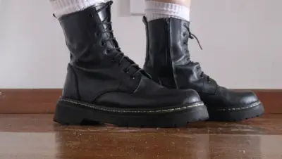 Botas negras de cuero - miniatura 3