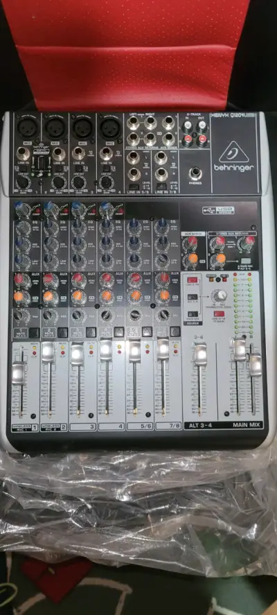 Mezcladora Behringer 8 canales - miniatura 1