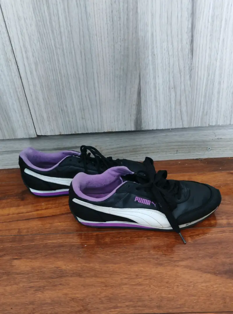 Zapatillas Puma negras y moradas - 3