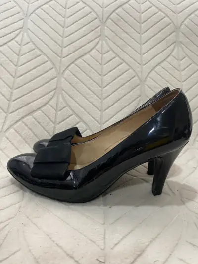 Zapatos de tacón negros elegantes - miniatura 2