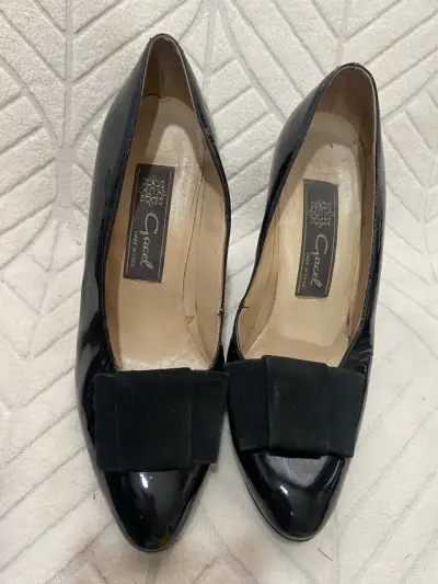 Zapatos de tacón negros elegantes - miniatura 3
