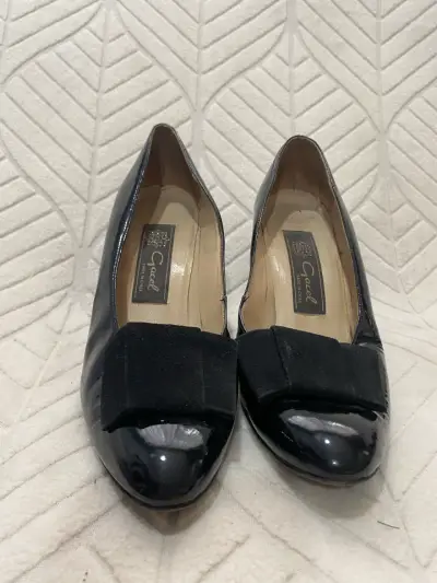 Zapatos de tacón negros elegantes - miniatura 4