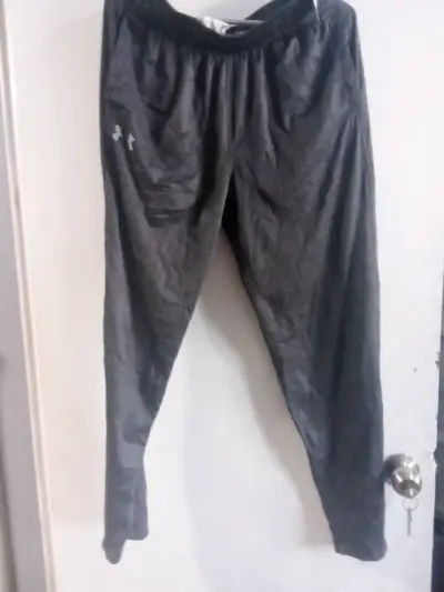 Pantalón deportivo negro Under Armour - miniatura 1